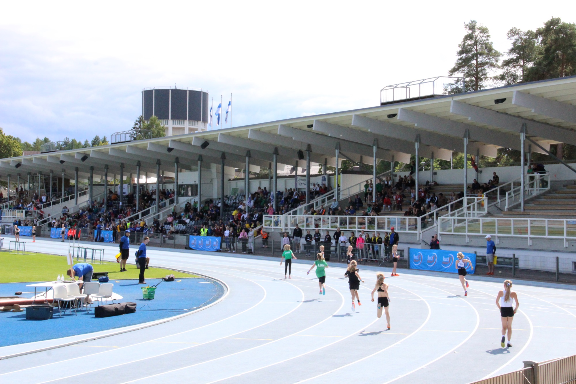  Juoksukilpailu Kimpisen urheilustadionilla.